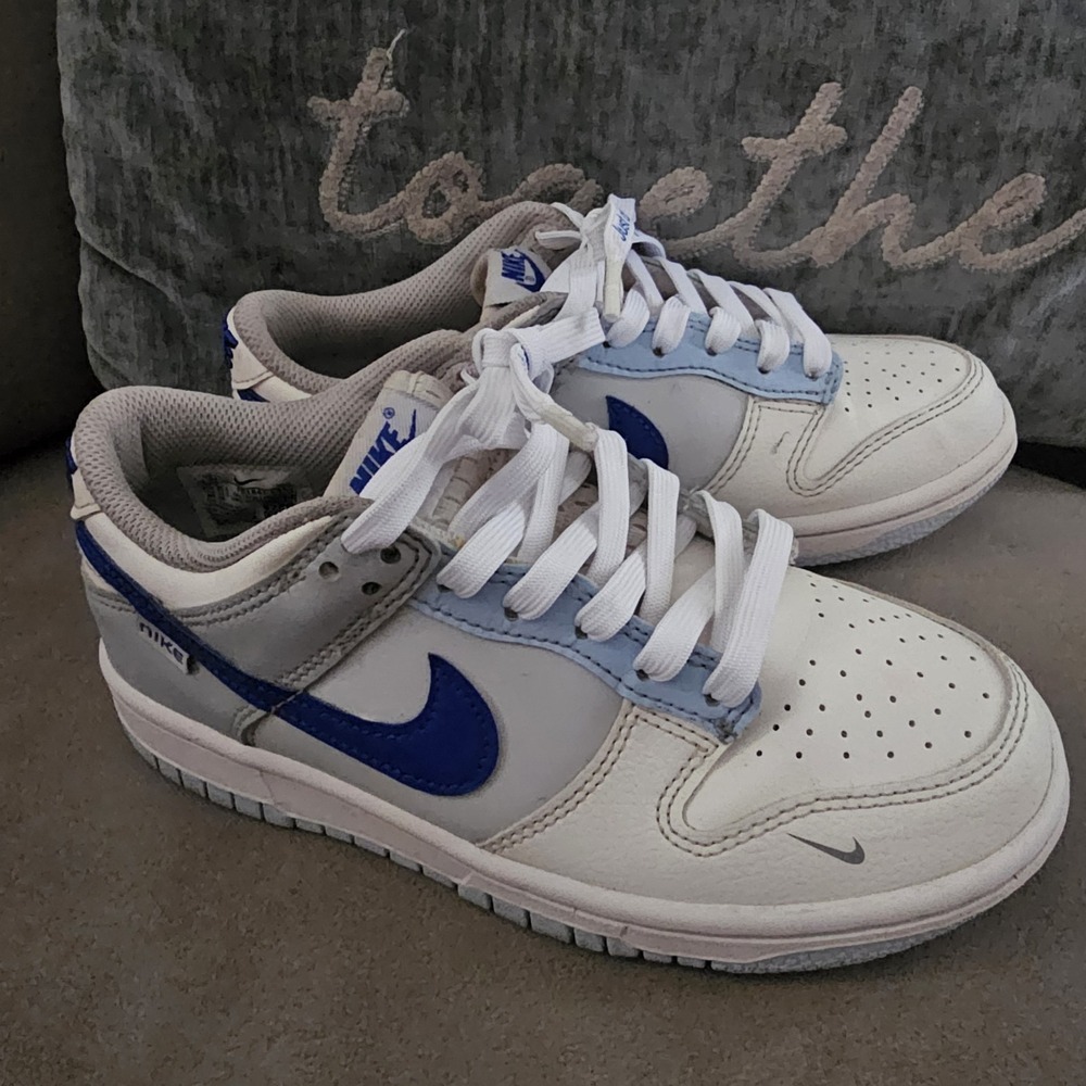 Nike "Just Do It" Dunks Low Youth Size 3.5 Basketball Shoes Sneakers Athletic
